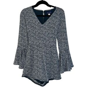 NWOT Francesca’s Blue Rain Elegant Blue Floral Romper With Bell Sleeves Small